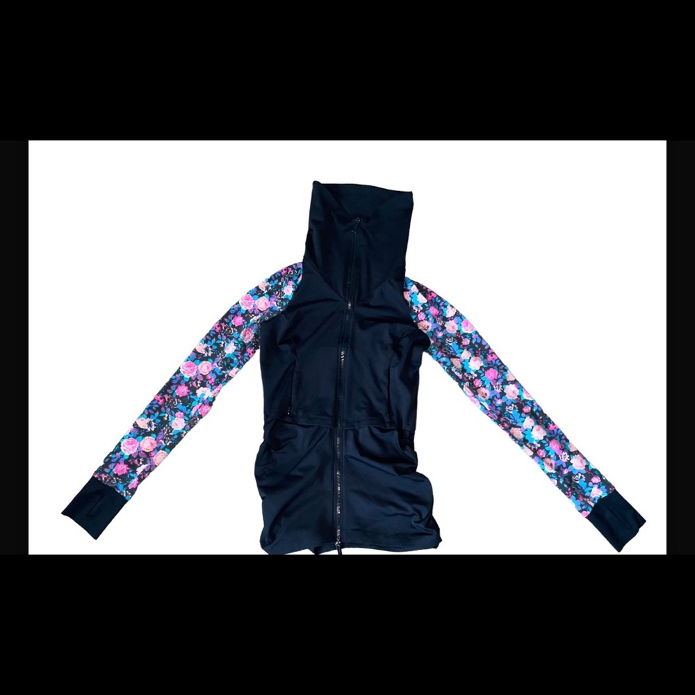 Bebe sports top